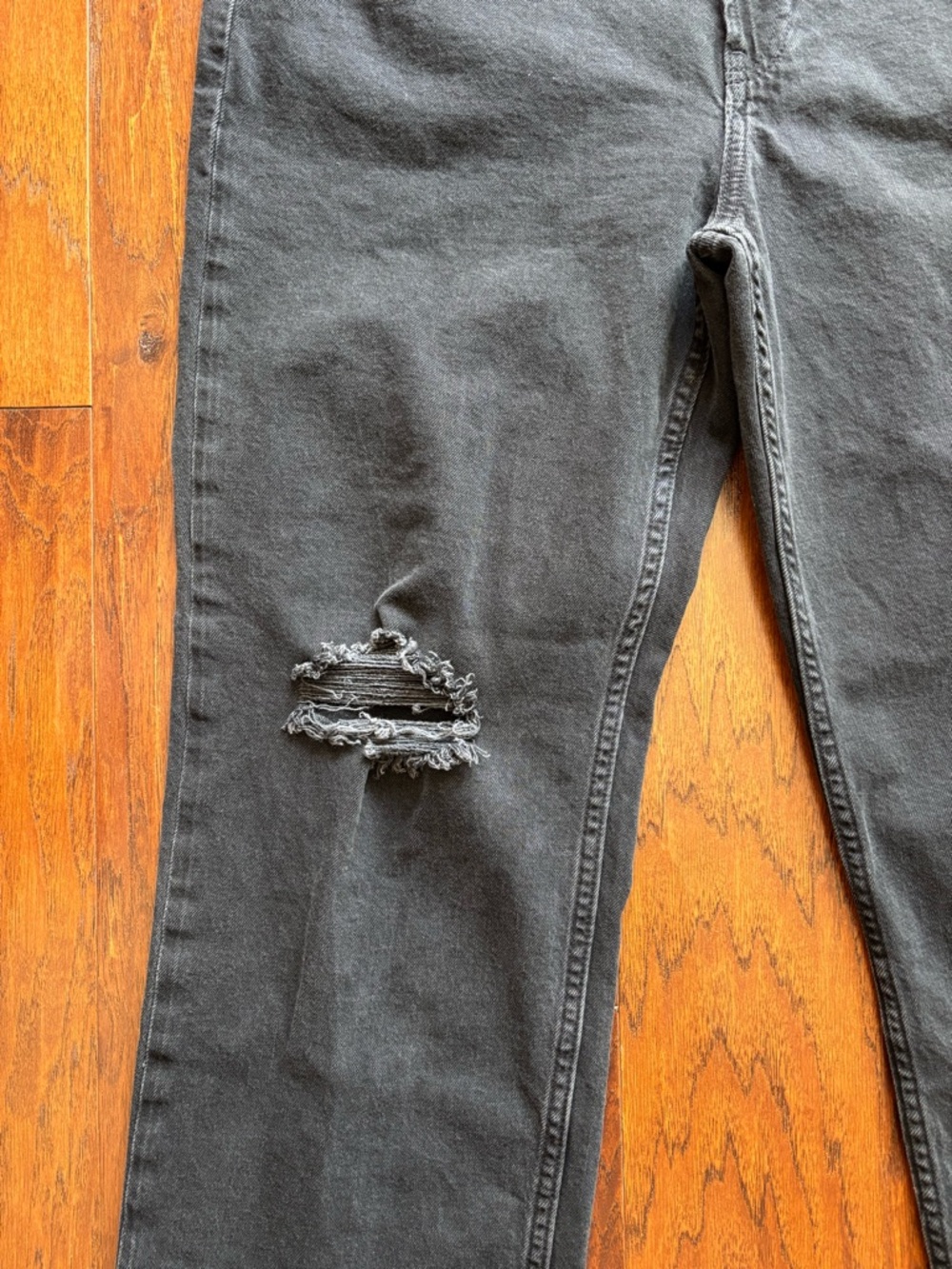 Gap High Rise ’90s Straight Black Distressed Jeans | Size 31/12 - Picture 5 of 8